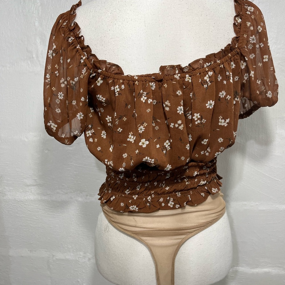 ASTR THE LABEL DITZY FLORAL BODYSUIT - Picture 12 of 15